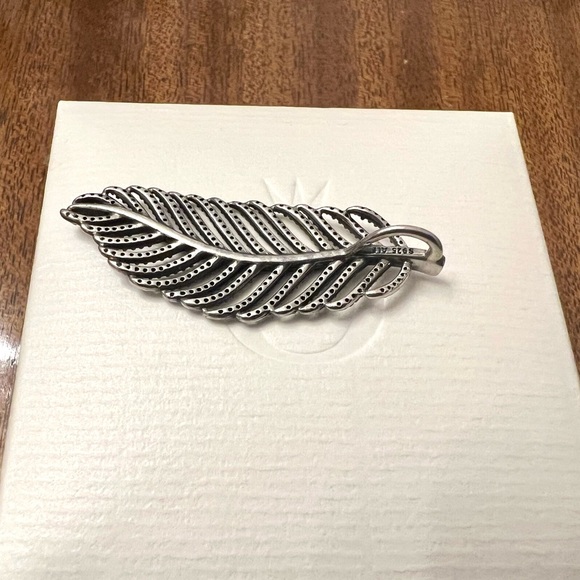 PANDORA light as a feather pendant - Picture 3 of 4